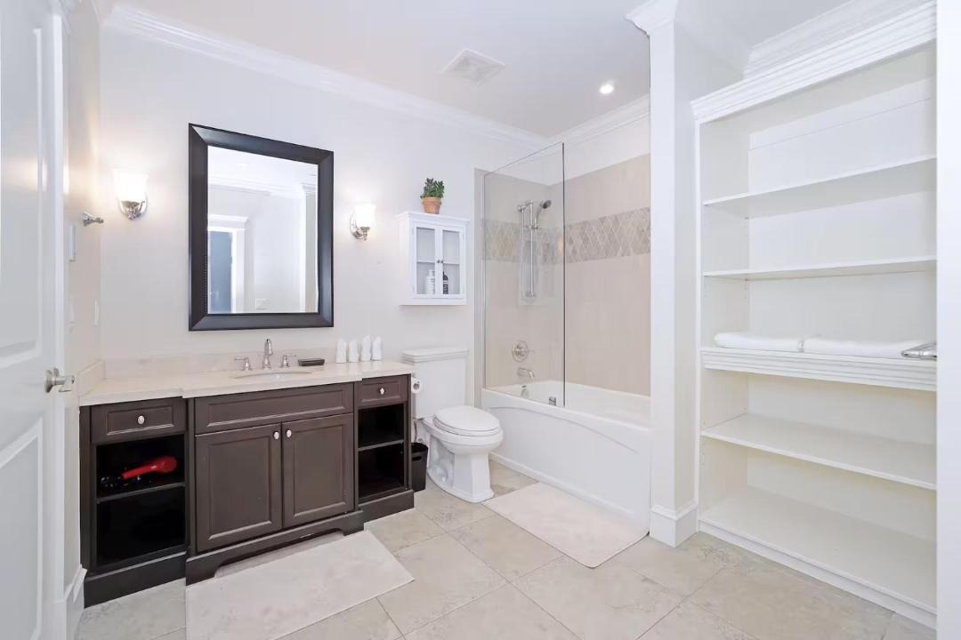 Photo of Bathroom in Hollyburn