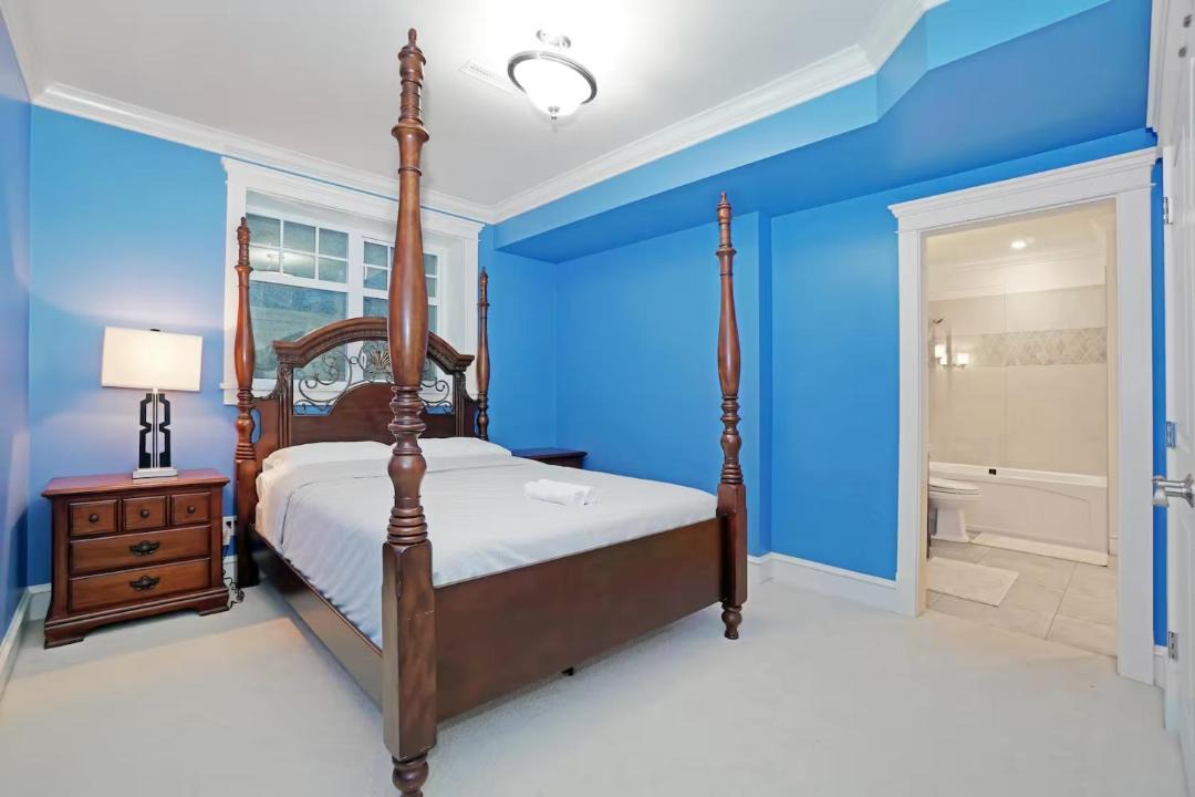 Photo of Bedroom in Hollyburn