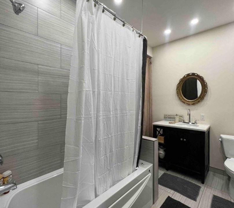Photo of Bathroom in Anglemont