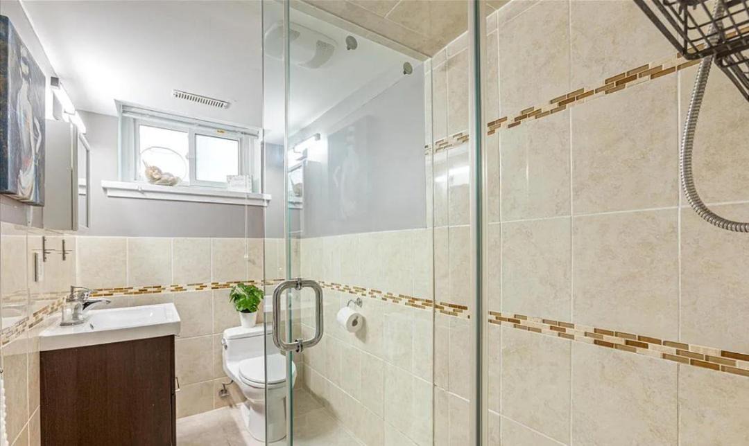 Photo of Bathroom in Thornhill