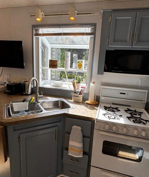 Photo of Kitchen in Lindell Beach