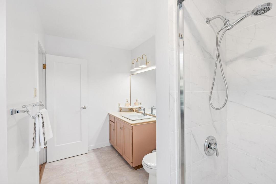 Photo of Bathroom in Oakridge