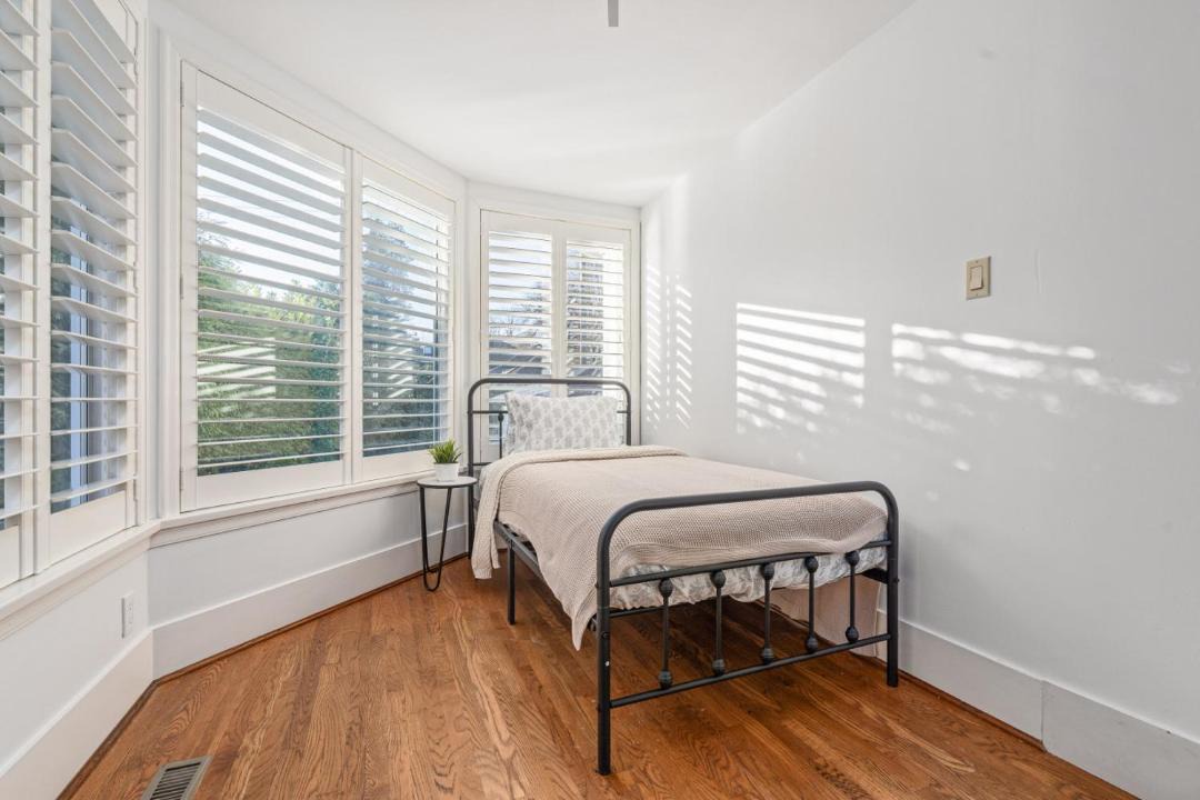 Photo of Bedroom in Oakridge