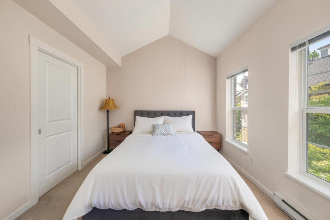 Photo of Bedroom in Oakridge