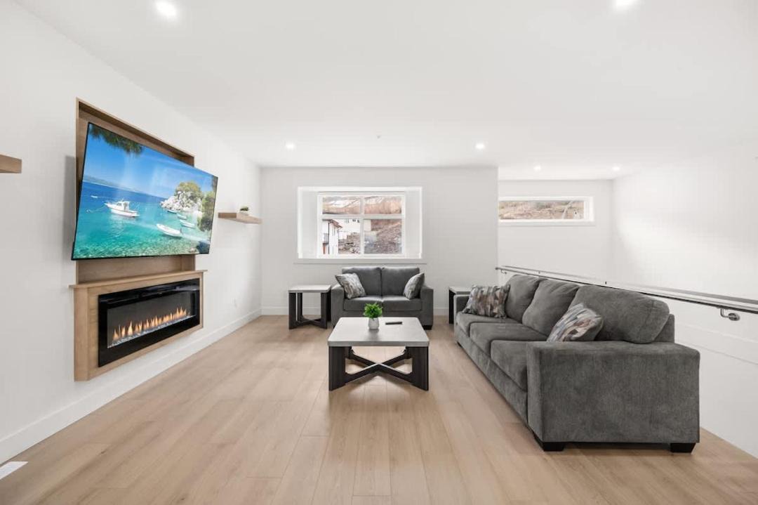 Photo of Livingroom in Eastern Hillsides