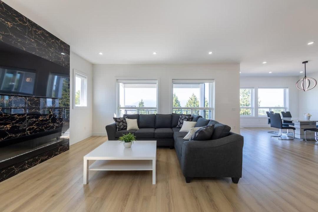 Photo of Livingroom in Eastern Hillsides