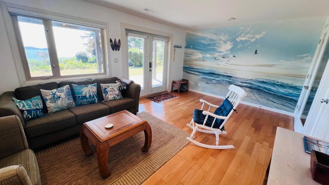 Photo of Livingroom in Halfmoon Bay