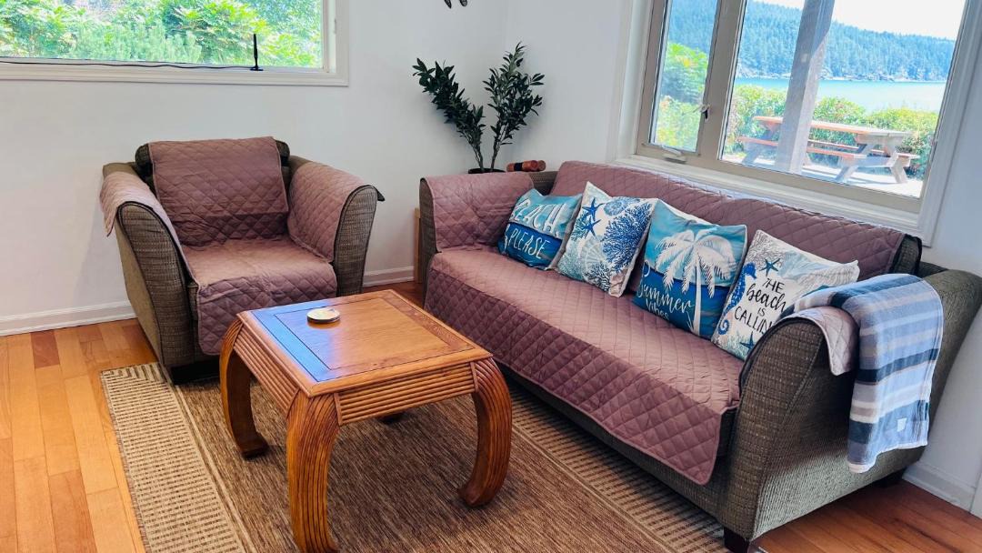 Photo of Livingroom in Halfmoon Bay