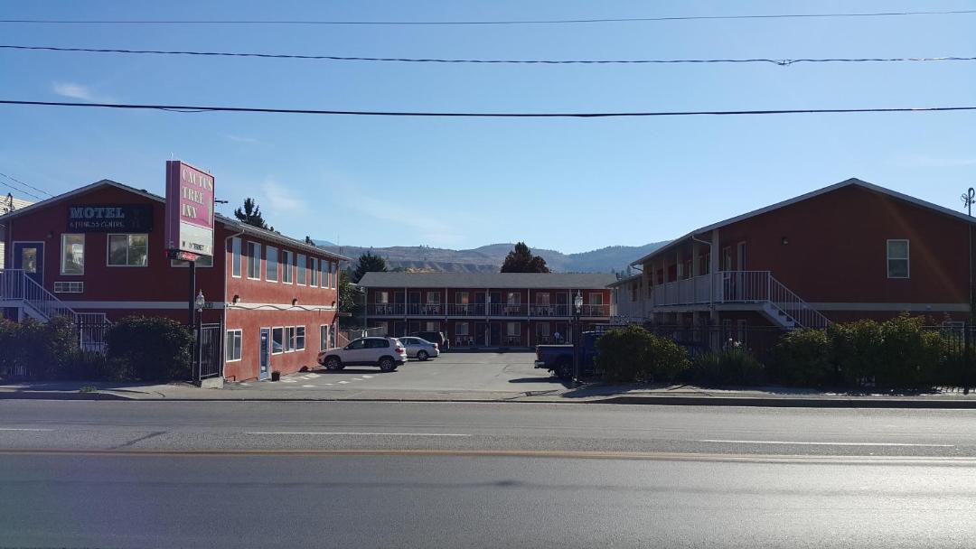 Photo of Others in Oliver