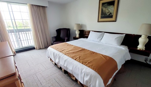 Queen Suite 2nd Floor