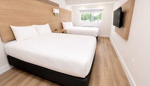 King Suite with Mountain View