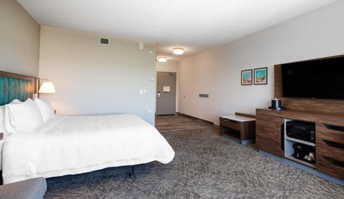 Room, 1 King Bed, Accessible, Refrigerator & Microwave