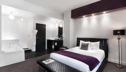 Marvelous Room, Studio Suite, Queen Bed, Courtyard View
