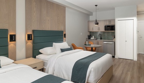 Deluxe Room, 2 Queen Beds, Mountain View