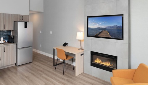 Junior Suite, 1 King Bed with Sofa bed, Mountain View