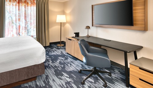Room, 1 King Bed, Hearing Accessible (Roll-in Shower)
