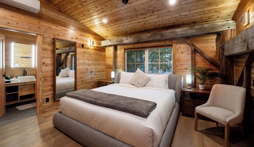 Luxury Chalet, 3 Bedrooms, Hot Tub, Mountain View