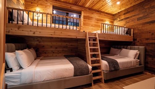 Luxury Chalet, 2 Bedrooms, Hot Tub, Mountain View