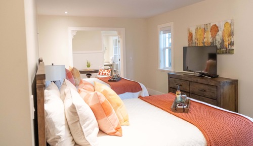 Deluxe Suite, 2 Queen Beds, Private Bathroom (Double Queen Hospitality Suite)