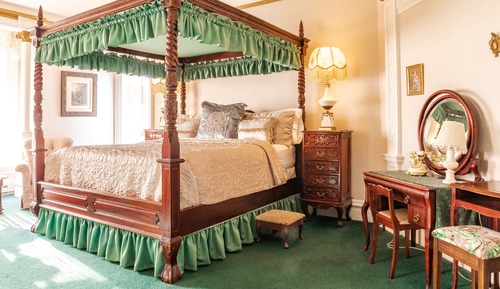 Deluxe Room, 1 King Bed, Non Smoking, Bathtub