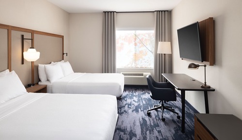 Room, 2 Queen Beds, Roll-in Shower