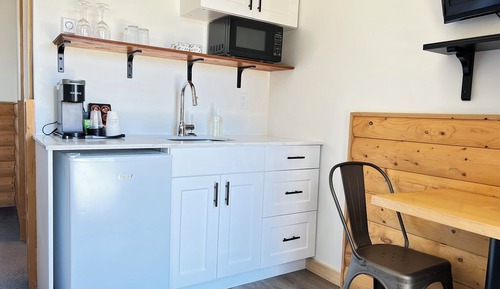 Basic Double Room, 2 Queen Beds, Kitchenette