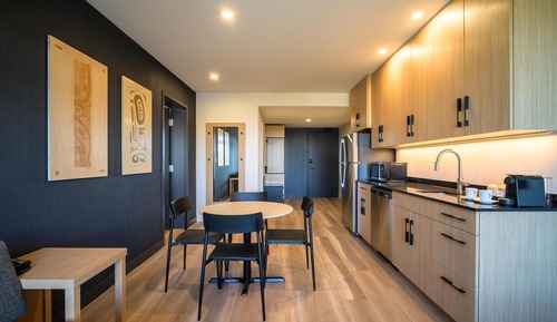 Suite, 1 Bedroom, Kitchenette (High Floor)
