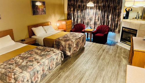 Single Room, 2 Queen Beds, Kitchenette
