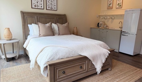 Deluxe Studio Suite