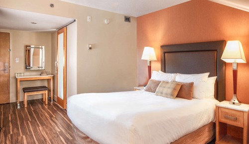 Room (Coast Queen)