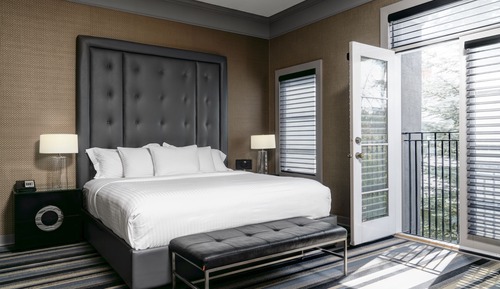 Luxury Room (1 King Bed or 1 Queen Bed)