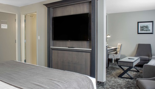 Junior Suite, 1 King Bed, Non Smoking (Street View)
