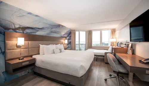 Room, 1 King Bed with Sofa bed (Coast King)