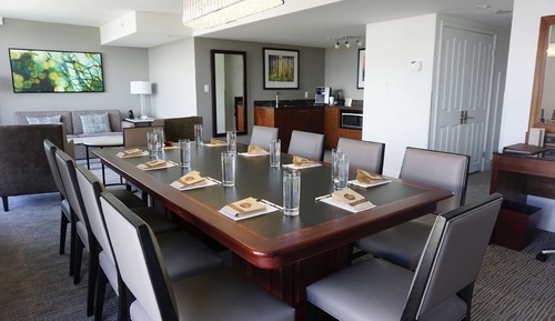 1 King 1 Bedroom Boardroom Suite - Water View