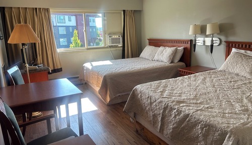Deluxe Quadruple Room, 2 Queen Beds, Refrigerator & Microwave, Partial Ocean View