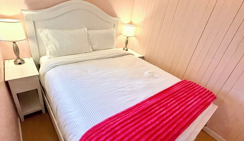 Dream Cottage, 1 Queen Bed, Kitchenette, No Pet