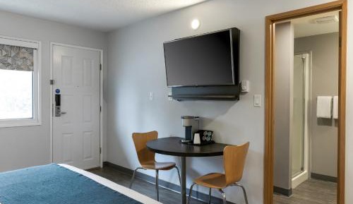 Deluxe King Room - Non-Smoking