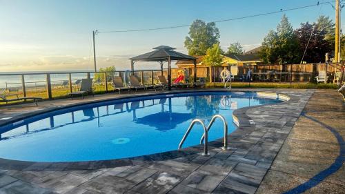 Three-Bedroom Apartment with Water View