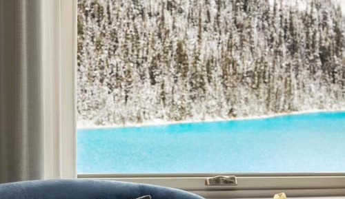 Deluxe King Room with Lake View and Bathtub - Mobility Access