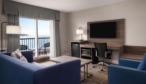 Queen Suite with One-Person Sofa Bed and Balcony - Non-Smoking