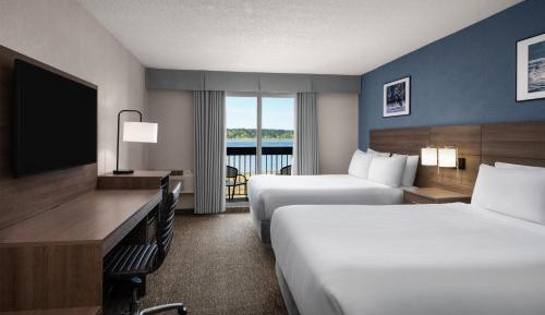 Queen Room with Balcony - Non-Smoking/Beach-Front