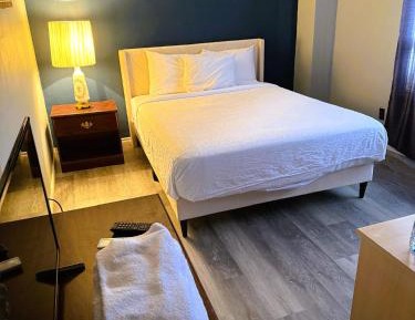 Deluxe Queen Room