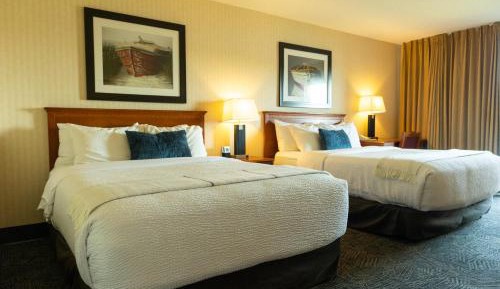Queen Room with Two Queen Beds with Lake View