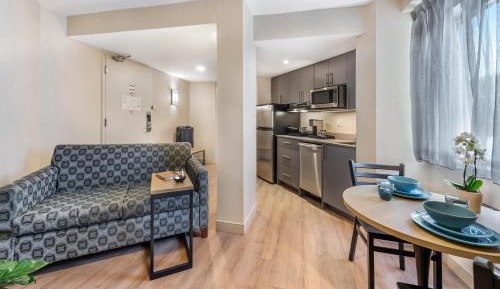 Queen Suite with Two Queen Beds and Kitchenette - Non-Smoking