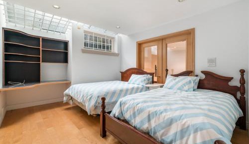 Standard Double Room with Shared Bathroom