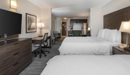 Queen Suite with Two Queen Beds, Sofa Bed and Kitchenette - Non-Smoking