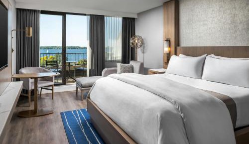 Premium King Room with Balcony and Lake View