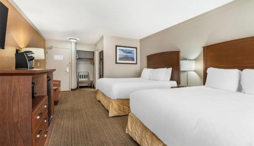 Queen Room with Two Queen Beds and Balcony - Pet Friendly