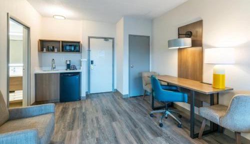 King Suite with Living room - Disability Access/Non Smoking