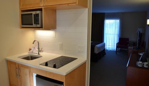 Queen Studio with Two Queen Beds with Lake View